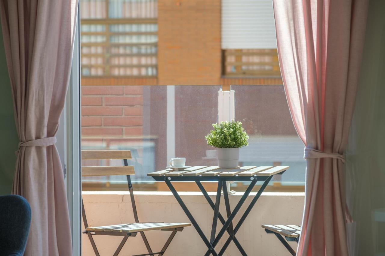 Modern, Stylish & Comfortable Apartment Valenza Esterno foto