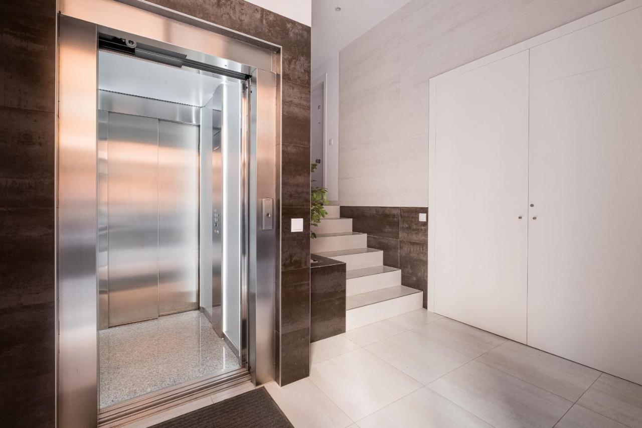 Modern, Stylish & Comfortable Apartment Valenza Esterno foto